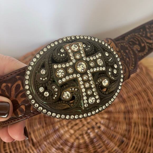 Justin Boots Belt Women 34 Tooled Leather Rhinestone Cross Buckle Western Bling - Picture 2 of 5